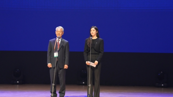 김낙회 서울 조직위원장, 김연아 애드아시아 홍보대사 (왼쪽부터)