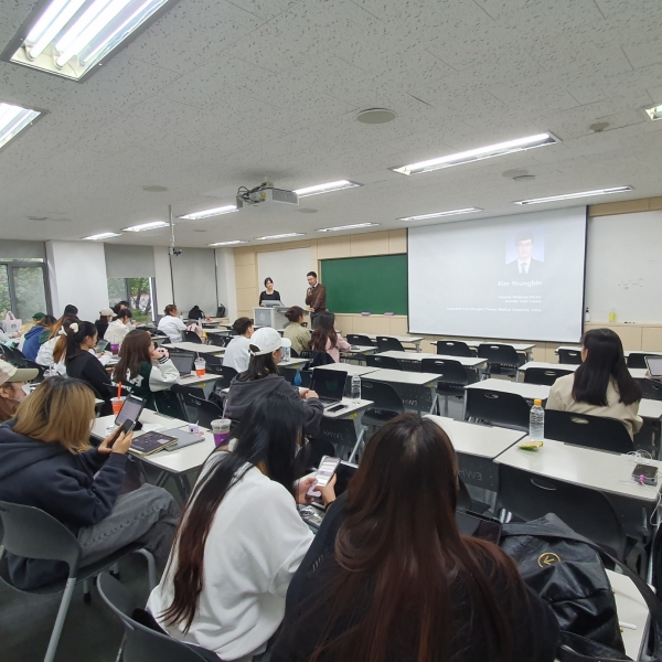 이화여자대학교에서 진행된 자란다 브랜딩 프로젝트 브리핑 현장