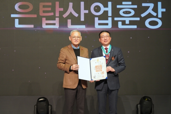 유인촌 장관, 홍성현 대표 (왼쪽부터)