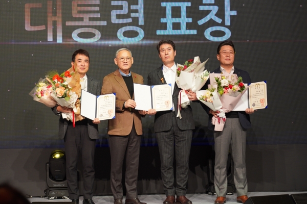 정인식 대표, 유인촌 장관, 심우용 대표, 김재필 본부장 (왼쪽부터)