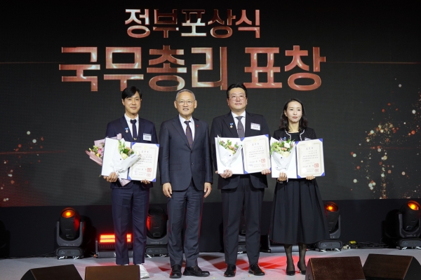 최영섭 대표이사, 유인촌 장관, 심현준 대표이사, 김수진 본부장