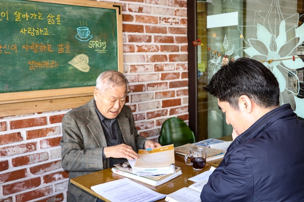 신인섭 교수(좌), 박재항 대표(우)