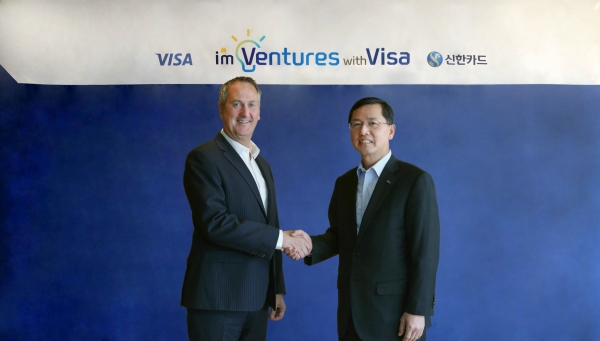 크리스 클락 Visa Asia Pacific 총괄대표와 임영진 신한카드 사장