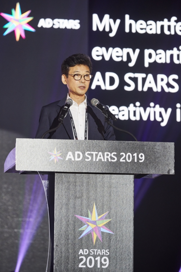 ]2019 부산국제광고제 개막식 인사말하는 최환진 집행위원장