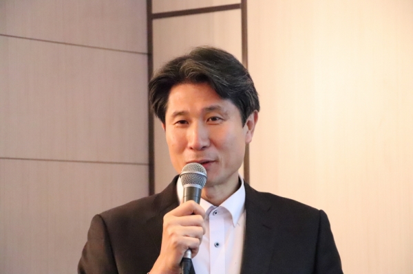 한국광고홍보인협회 수상 소감을 이야기하는 한광섭 회장