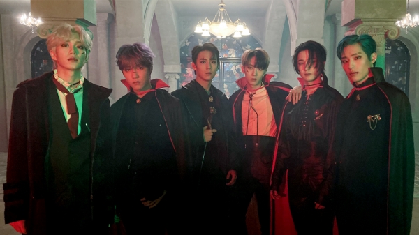 피원하모니(왼쪽부터 테오, 종섭, 인탁, 지웅, 소울, 기호) 핼러윈 버전 (FNC엔터 제공)