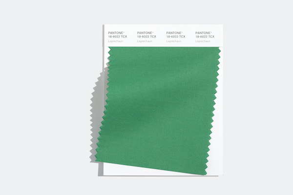 Leprechaun (PANTONE 18-6022) 아일랜드 민화에 등장하는 신화적인 임프를 상징하는 녹색