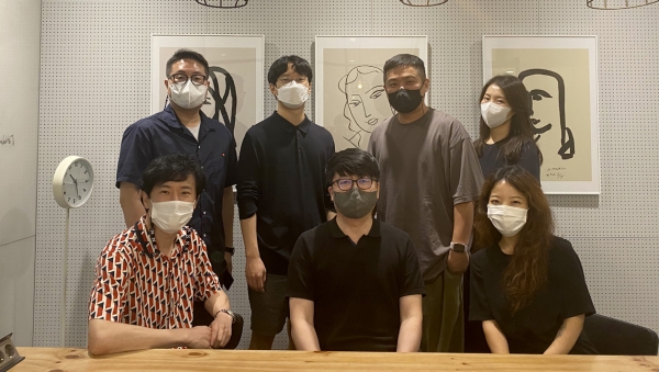 이노션 권용천, 김진현AD, 김동완, 전초원CW, 김초아AD, 신청식팀장, 박승헌CD(윗줄 왼쪽부터 시계방향)