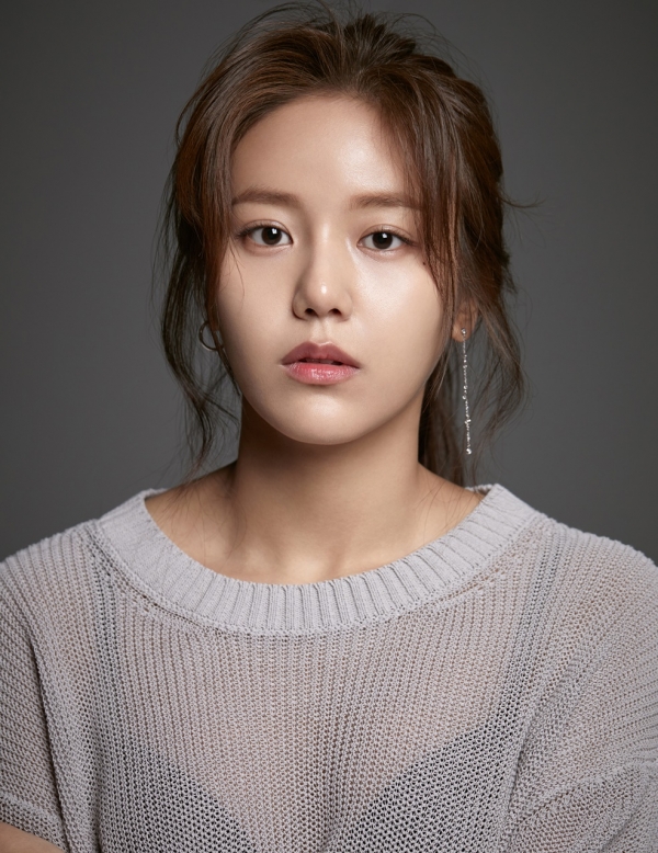 60+ 영상 한국 영화 베드신 23 배우 신혜정, 영화 데뷔작 '수퍼모델' OTT 오픈... OTT 오리지널 및 단편, 독립 영화 등 연이은 캐스팅, 2022년 활약 기대 - 매드타임스(MADTimes)