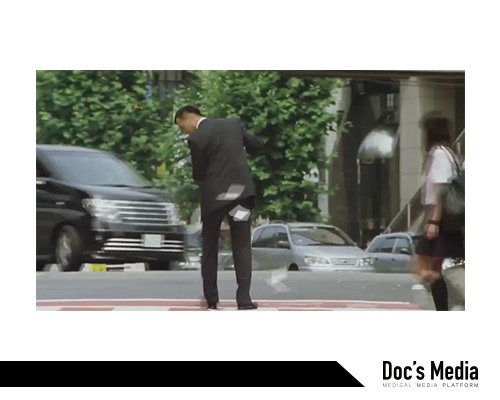 기억을 잃어가는 사에키 (출처: https://movie.daum.net/moviedb/main?movieId=42066)