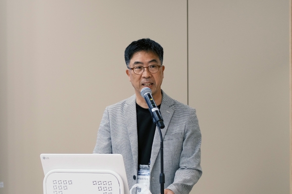 인사말하는 목영도 회장