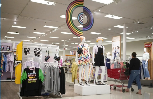 Target Pride Month Remove (출처 apnews)