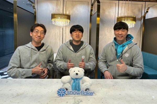 넥슨 이재면 데이터 엔지니어, 더핑크퐁컴퍼니 한예성 소프트웨어 엔지니어, 메가존클라우드 Cloud SA 데이터팀 최경진 팀장 (왼쪽부터)