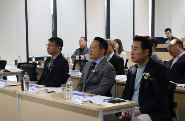 백영현 시장, 차원태 총장, 김재진 교육장 (왼쪽부터)