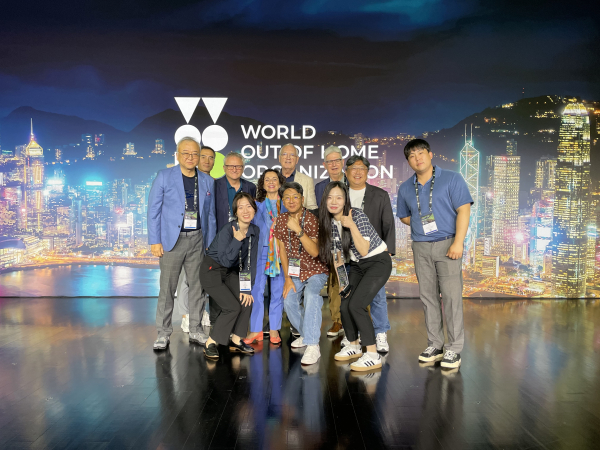 2024 홍콩 총회에는 많은 한국 OOH 전문가들이 참여했다. / WOO 임원진과 함께